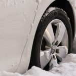 積雪時にスタッドレスタイヤ等装着無しは条例違反