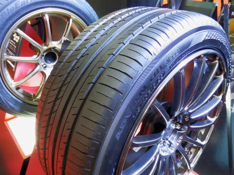 ヨコハマ ADVAN dB V552 の特徴 | タイヤWEBサイト
